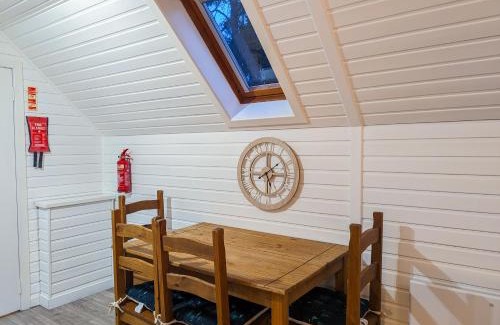 Almondbank Ski Chalet | Boann 5 - Hot Tub-Hunting Tower Lodges-Luxury-Families-Romantic