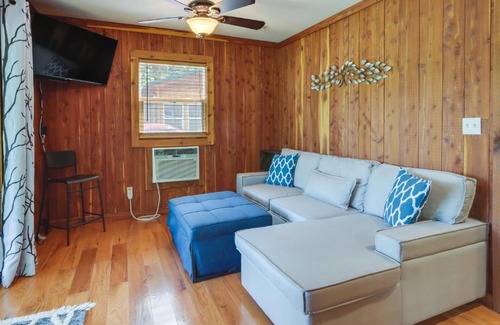 Warsaw House | Boat Slip and Screened Porch Warsaw Cabin Retreat