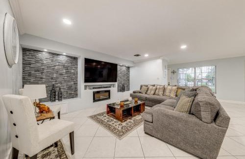 Sandalfoot Cove House | Boca Raton Home Outdoor Kitchen, By Golf Courses
