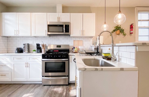 Jersey City Apartment | BoCation - Boho Style 3BD 1BA/30 min to NYC/Summer Sale Special!