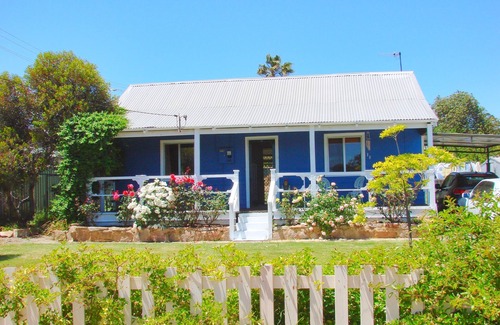 Boddington House | Boddington Retreat located near river has free wifi