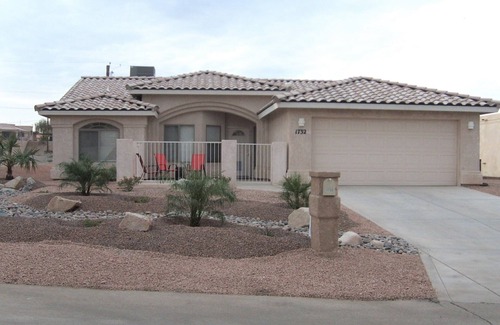 Lake Havasu City House | BOEING BAY HIDEAWAY -LAKESIDE - CLEAN - WALK TO WATER - POOL- LAKE VIEWS