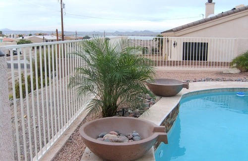 Lake Havasu City House | BOEING BAY HIDEAWAY -LAKESIDE - CLEAN - WALK TO WATER - POOL- LAKE VIEWS
