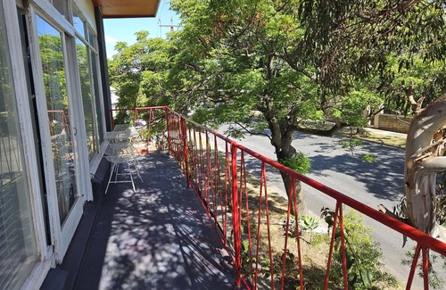 Semaphore House | Bohemian Beach Bliss 1 mins walk to the beach and 3 mins to Sema4 shops!