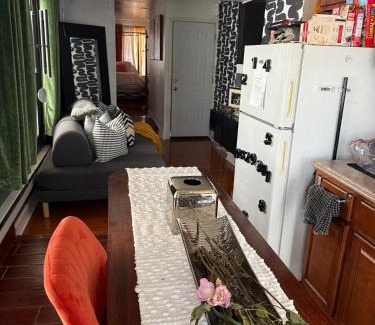 North Philadelphia West Apartment | Bohemian Chic in Urban Terrain, Dell Music Center