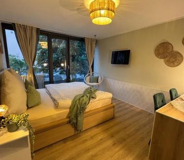 Augustenstraße Apartment | Bohemian Chic Sage Dreams - Munich Central Station