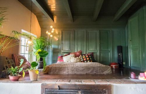 Portengen Villa | Bohemian Experience Wellness, Jacuzzi, Sauna, BBQ, Garden, Sleeps 14