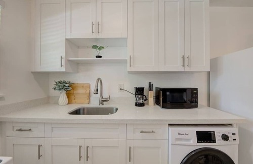 Riverside Park Apartment | Boho Apt. 4 - Near Beach| Airport | Cruise Port