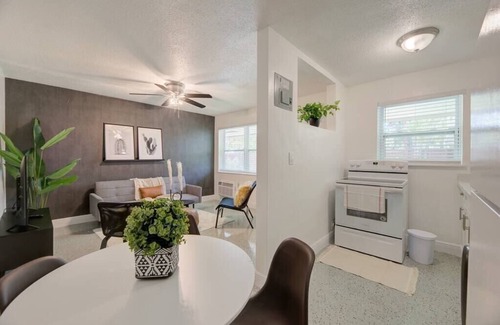 Riverside Park Apartment | Boho Apt. 4 - Near Beach| Airport | Cruise Port