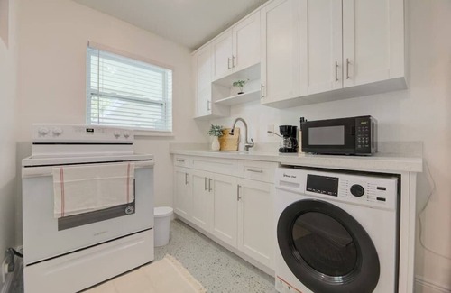 Riverside Park Apartment | Boho Apt. 4 - Near Beach| Airport | Cruise Port