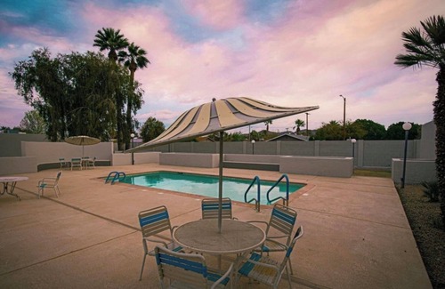 Casa De Oro Apartment | Boho Haven Studio @Central PHX Private Patio Wi-Fi +Hot Tub +Pool+EV charging