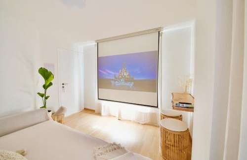 Vira House | Boho Lake House - Private Beach 600m from the property - Free Parking - Home Cinema Room