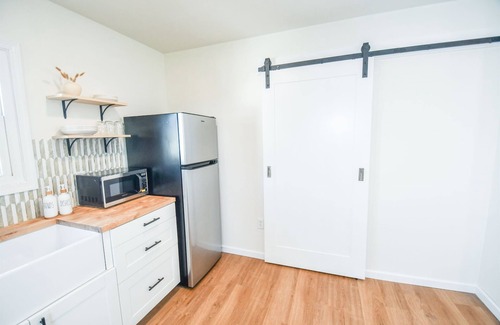 Walnut Creek Apartment | Boho Studio Downtown Amish Country + Scenic Views