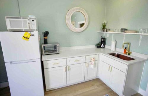 Smith's Memento Apartment | Boho Vibes! Walk 2 Beach & Ocean Center!