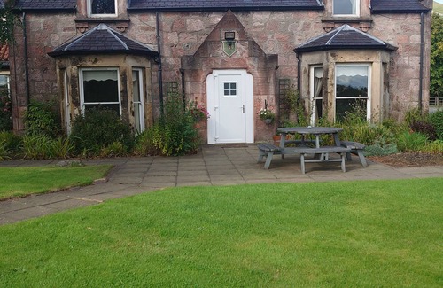 Alva Cottage | Boll Cottage