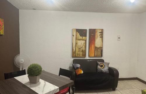 Chihuahua House | Bonita casa dos recamaras una planta cochera Wifi
