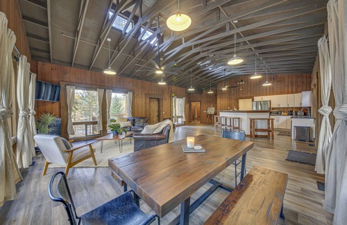 Bonners Ferry Cabin | Bonners Ferry Cabin w/Wraparound Deck & Views!