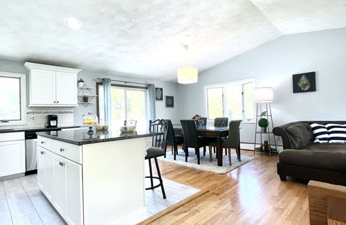 Bonnet Shores House | Bonnet Shores 6 Bed 3 Bath in Bonnet on Neighborhood shuttle to Beach