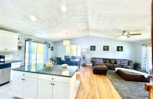 Bonnet Shores House | Bonnet Shores 6 Bed 3 Bath in Bonnet on Neighborhood shuttle to Beach