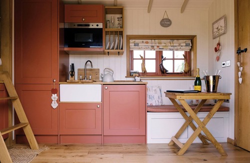 Redmile Cottage | BONNIE'S SHEPHERDS HUT AT SHEPHERDS LODGE RETREAT AND WELLNESS in Redmile