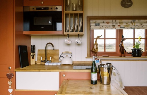 Redmile Cottage | BONNIE'S SHEPHERDS HUT AT SHEPHERDS LODGE RETREAT AND WELLNESS in Redmile