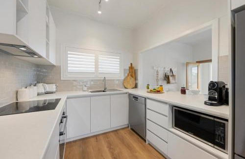 Bonny Hills House | Bonny Chill - Walk to beaches, pet friendly