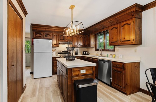 Roseland House | Book for Summer! Nelson 151, MTN views!
