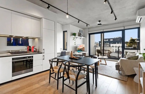 Cremorne Apartment | Book now for NYE- Walk to fireworks, MCG, Cafes & Train