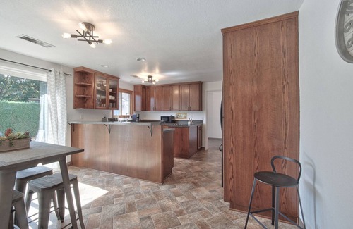 McMinnville House | Book Now for Winter Midterm Stay!