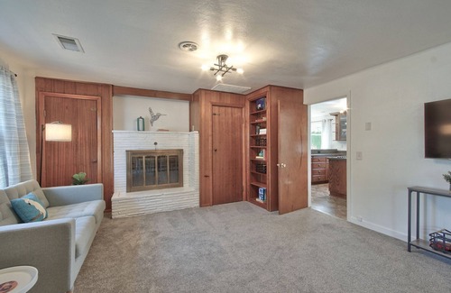 McMinnville House | Book Now for Winter Midterm Stay!