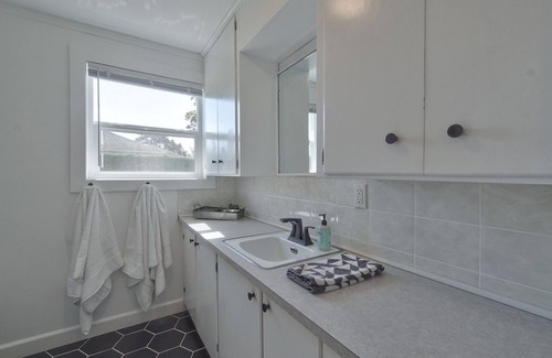 McMinnville House | Book Now for Winter Midterm Stay!