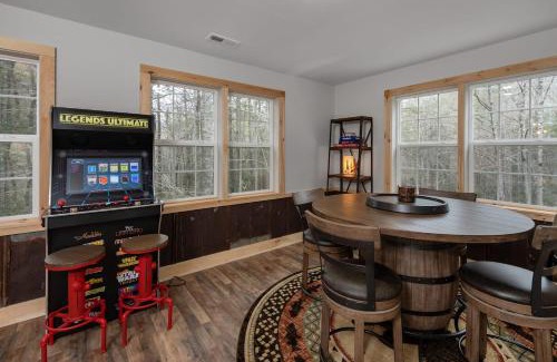 Deep Gap House | Boone Getaway Dog Friendly, Hot Tub, Fire Pit!