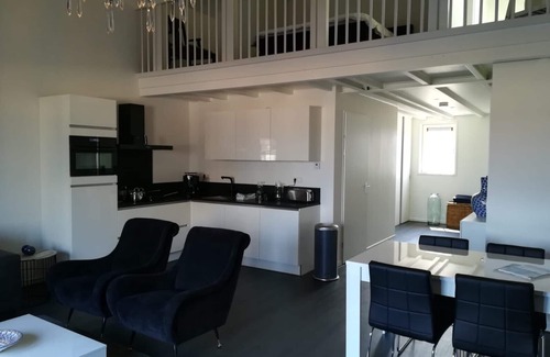 Harderwijk House | BOOTHUYS86 - Luxury Boathouse, wake up in peace in the heart of the city!