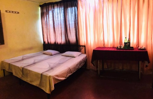 Malabe Bed & Breakfast | Bordering a large paddy field (Non AC No WIFI - No Hot Water - No Room Service)