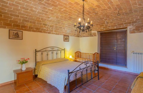 Crecchio House | Borgo Agrituristico Il Pino by Interhome