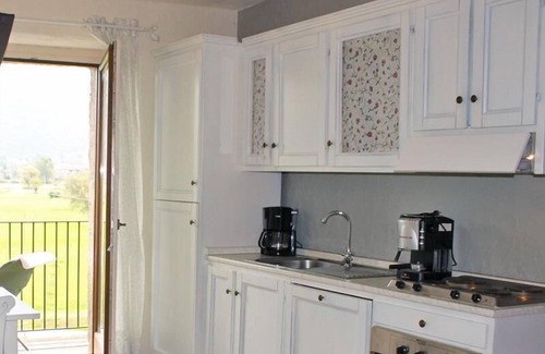 Colico Apartment | Borgo Erbiola Ciclamino Rustico Holiday Apartment with Pool