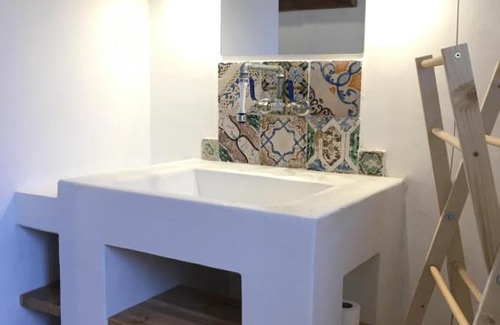 Strongoli Apartment | BORGO PETELIA, "Casa Perri", antica casa ristrutturata con terrazzo