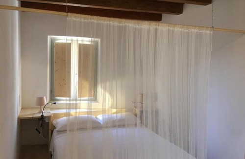 Strongoli Apartment | BORGO PETELIA, "Casa Perri", antica casa ristrutturata con terrazzo