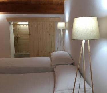 Strongoli Apartment | BORGO PETELIA, "Casa Perri", antica casa ristrutturata con terrazzo