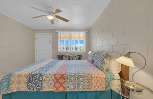 Borrego Springs Hotel | Borrego Springs Motel; small motel; big pool; walk to Christmas Circle/downtown