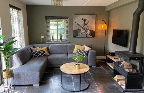 Lunteren House | Bosboerderij de Goudsberg met hottub in tuin