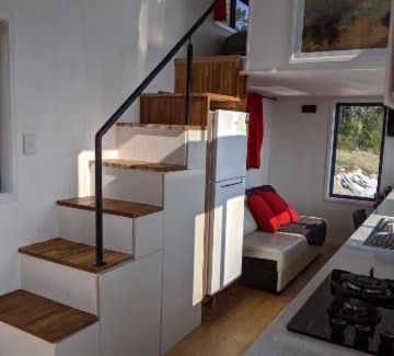 Lower Beechmont Apartment | Bottletree Gardens Mini Mansion Red