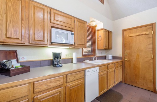 Estes Park Hotel | Boulder Brook on Fall River