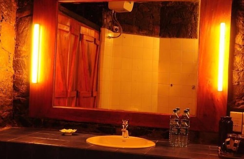 Kalawana Hotel | Boulder Garden Hotel