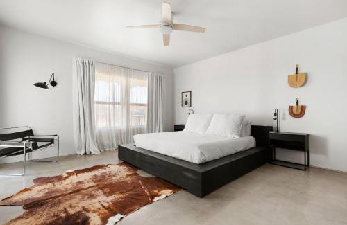 Yucca Valley House | Boulder Surrounded Escape- ANOTHERdeserthouse