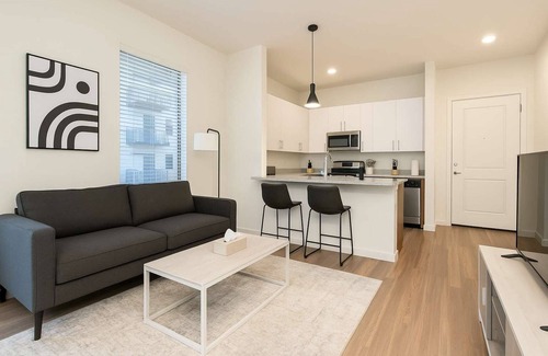 Tempe Apartment | Boulevard Stays Modern Tempe 1BR ASU Pool, Gym 07