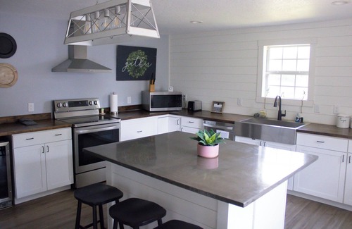 Fidelity House | Bountiful Cabin Secluded property with Hot Tub