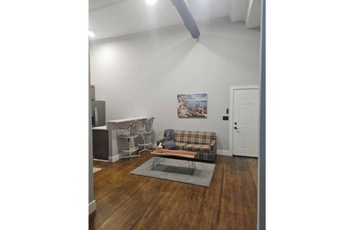 Delaware Apartment | Bourbon and Bricks