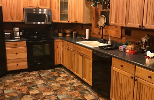 Bagdad Cabin | Bourbon Trail, Ark Encounter, Family Gatherings, WiFi, Cabin, Sleeps 29!