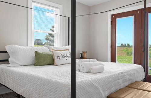 Waddy House | Bourbon Trail Getaway Jacuzzi Tub Scenic Views